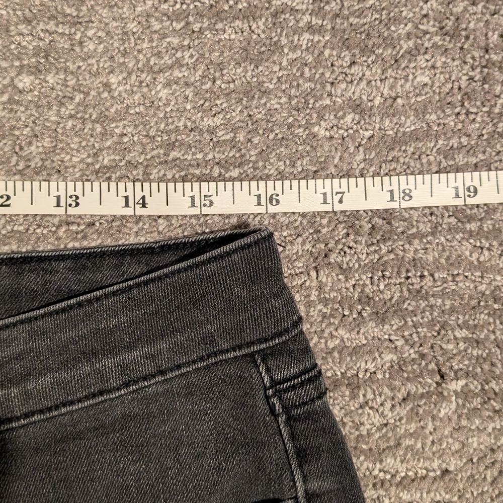 Old Navy Women's Black Cuffed Jean Shorts - 12 - Picture 6 of 8